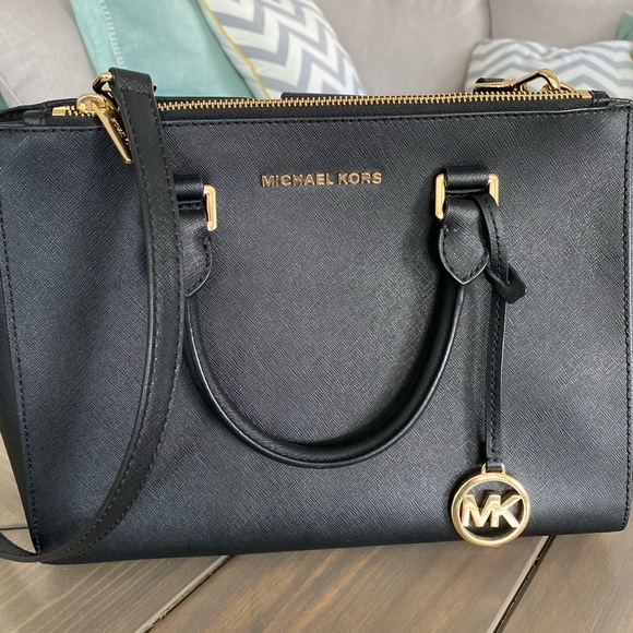Micheal Kors Cross body - Picture 1 of 9